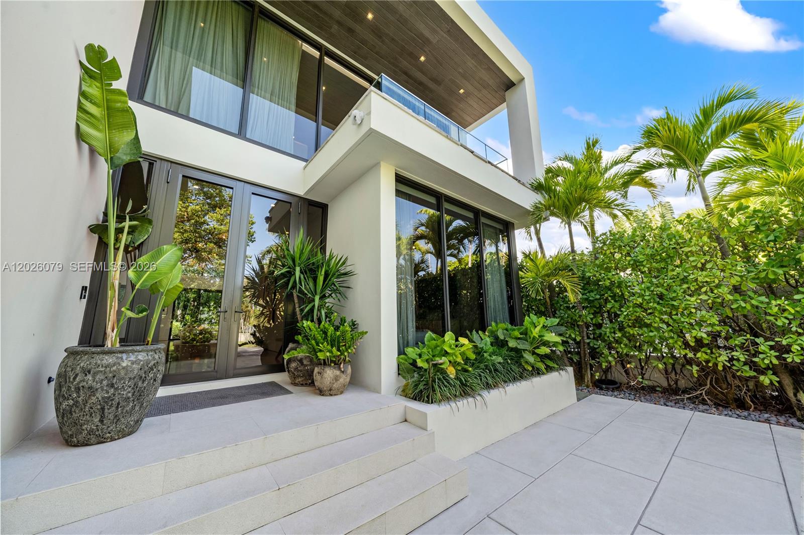 5061 N Bay Rd, Miami Beach FL 33140