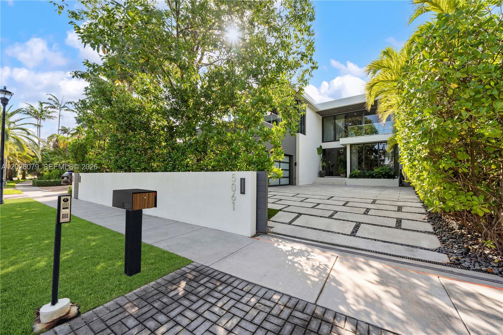 5061 N Bay Rd, Miami Beach FL 33140