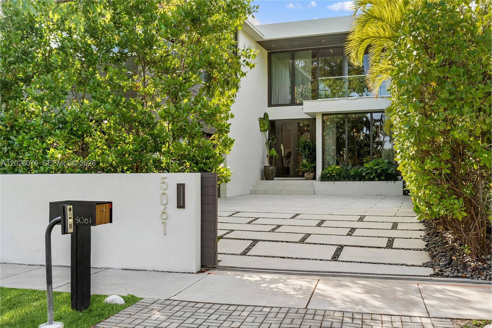 5061 N Bay Rd, Miami Beach FL 33140