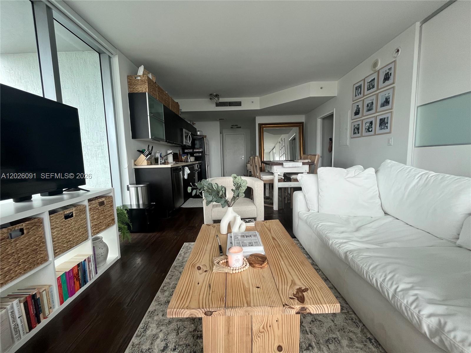 90 SW 3rd St #1705, Miami FL 33130