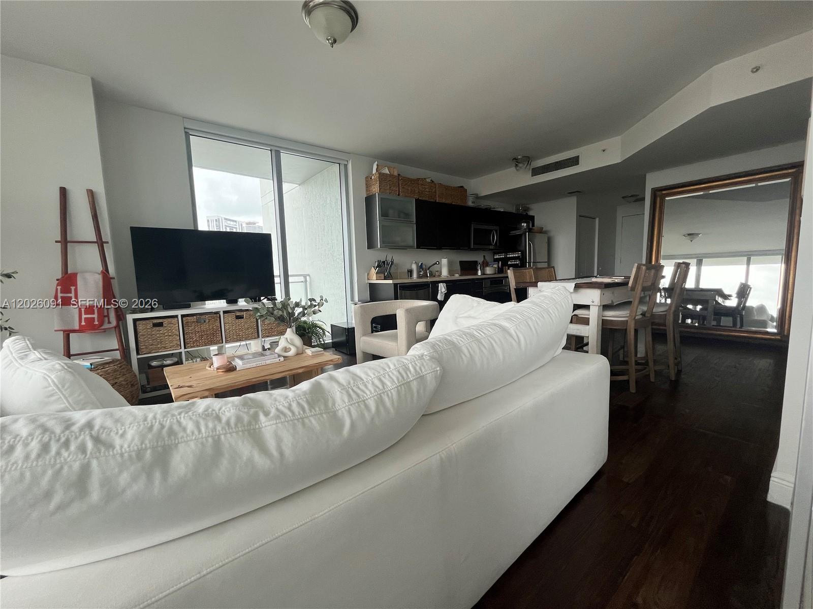 90 SW 3rd St #1705, Miami FL 33130