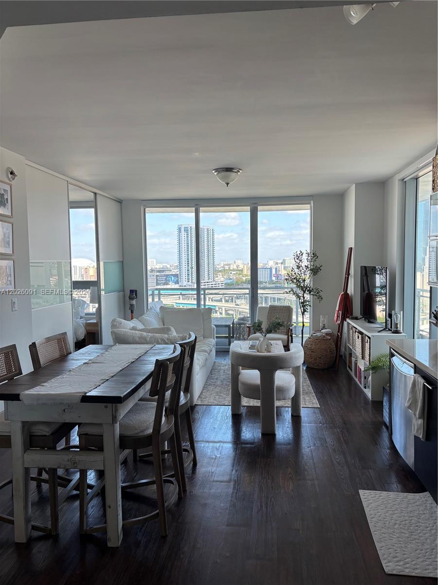 90 SW 3rd St #1705, Miami FL 33130