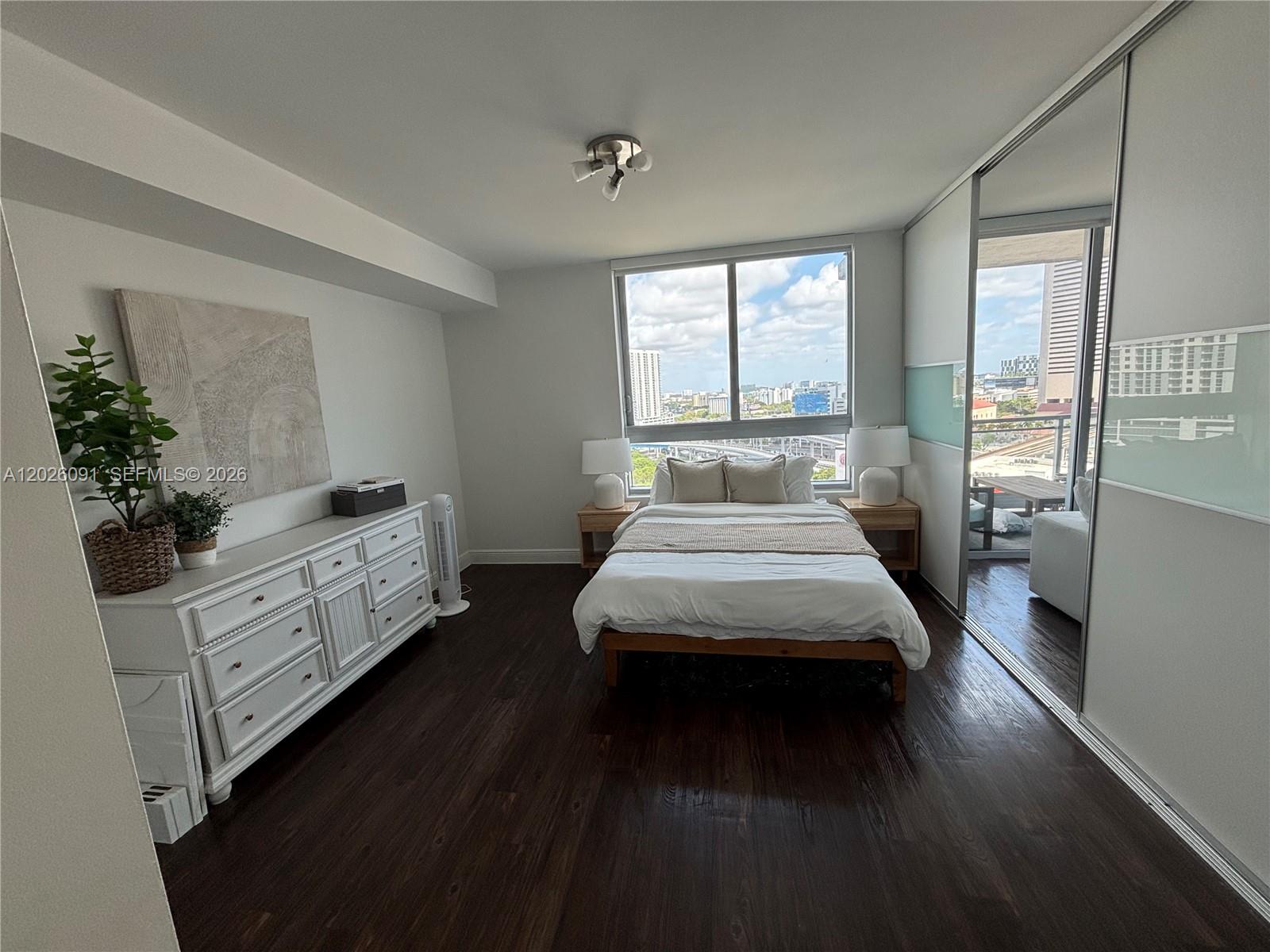 90 SW 3rd St #1705, Miami FL 33130