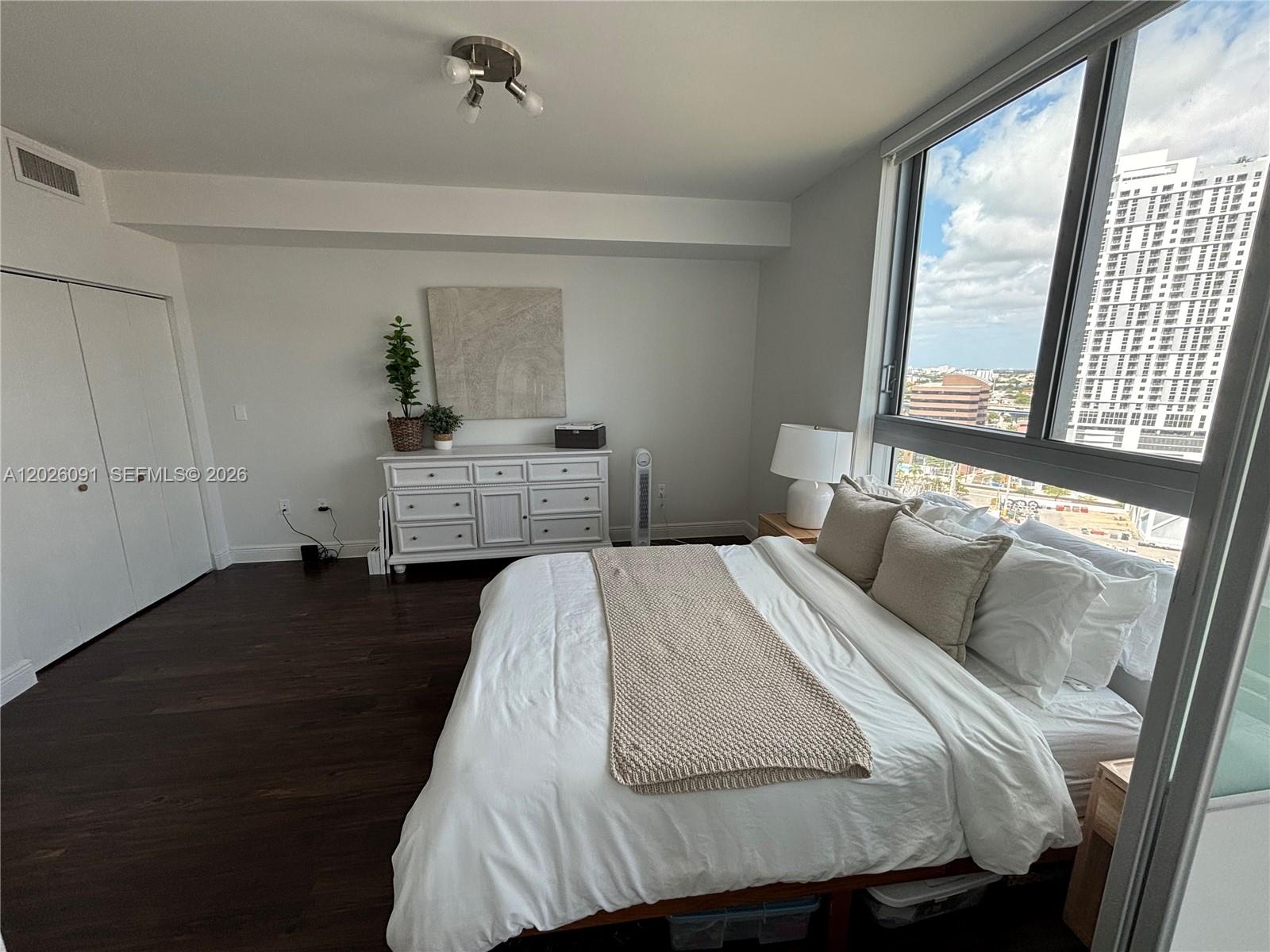 90 SW 3rd St #1705, Miami FL 33130