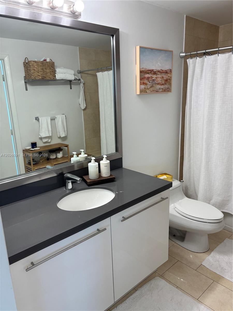 90 SW 3rd St #1705, Miami FL 33130