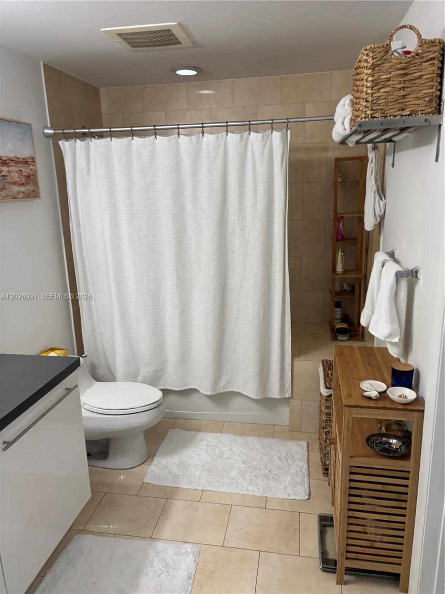 90 SW 3rd St #1705, Miami FL 33130