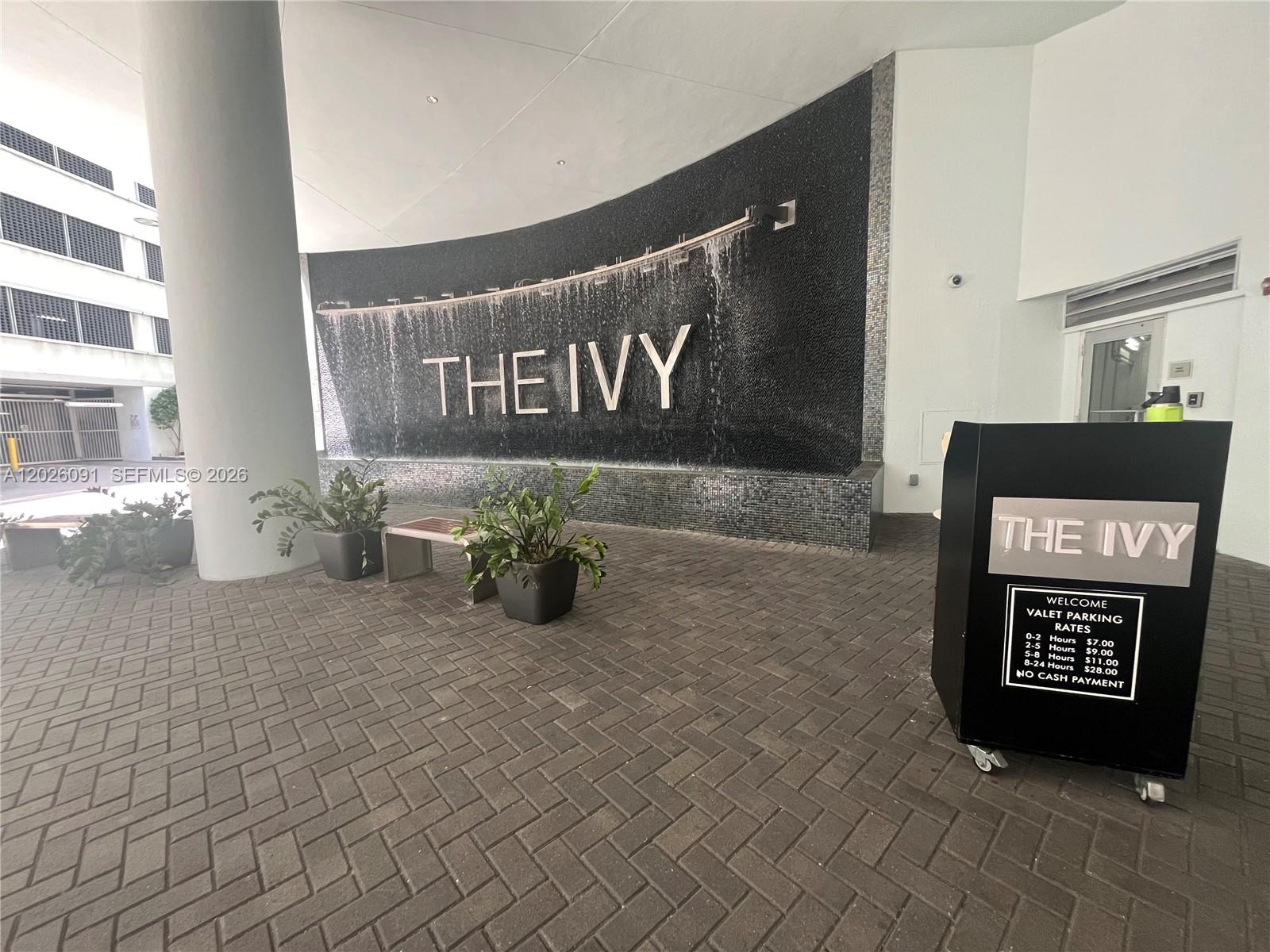 90 SW 3rd St #1705, Miami FL 33130