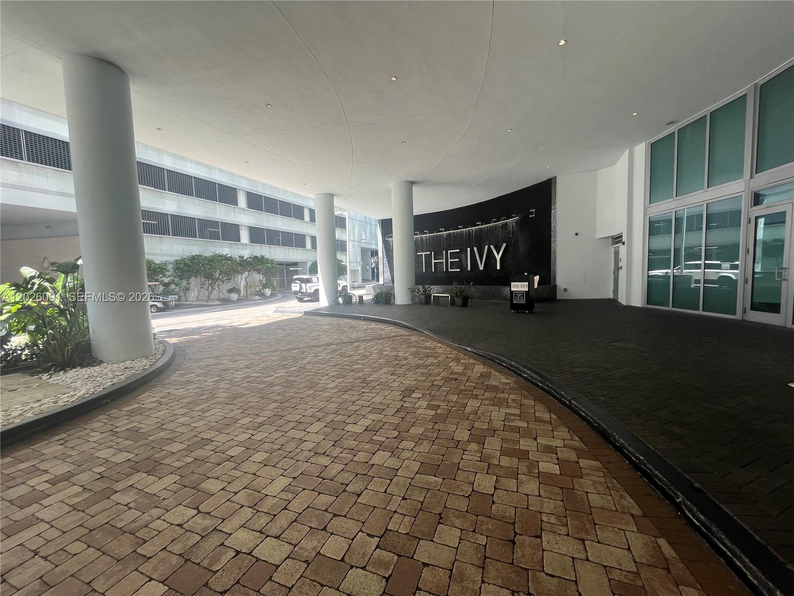 90 SW 3rd St #1705, Miami FL 33130