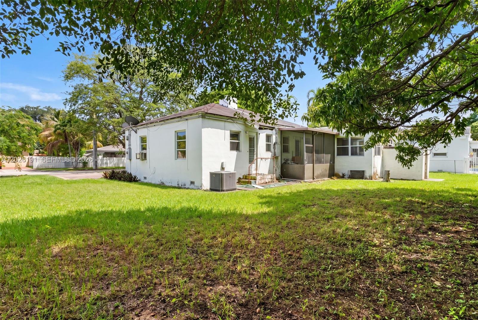 1279 NW 41st St, Miami FL 33142