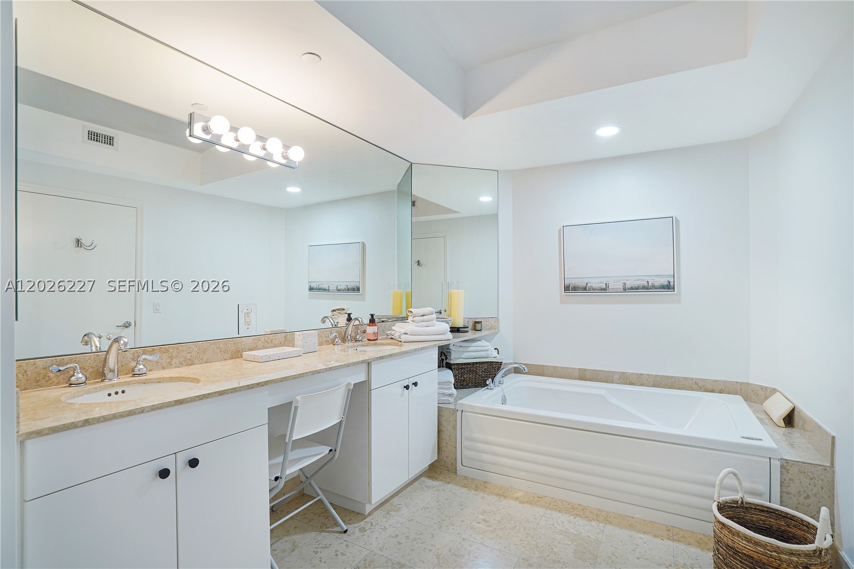 4779 Collins Ave #2908, Miami Beach FL 33140