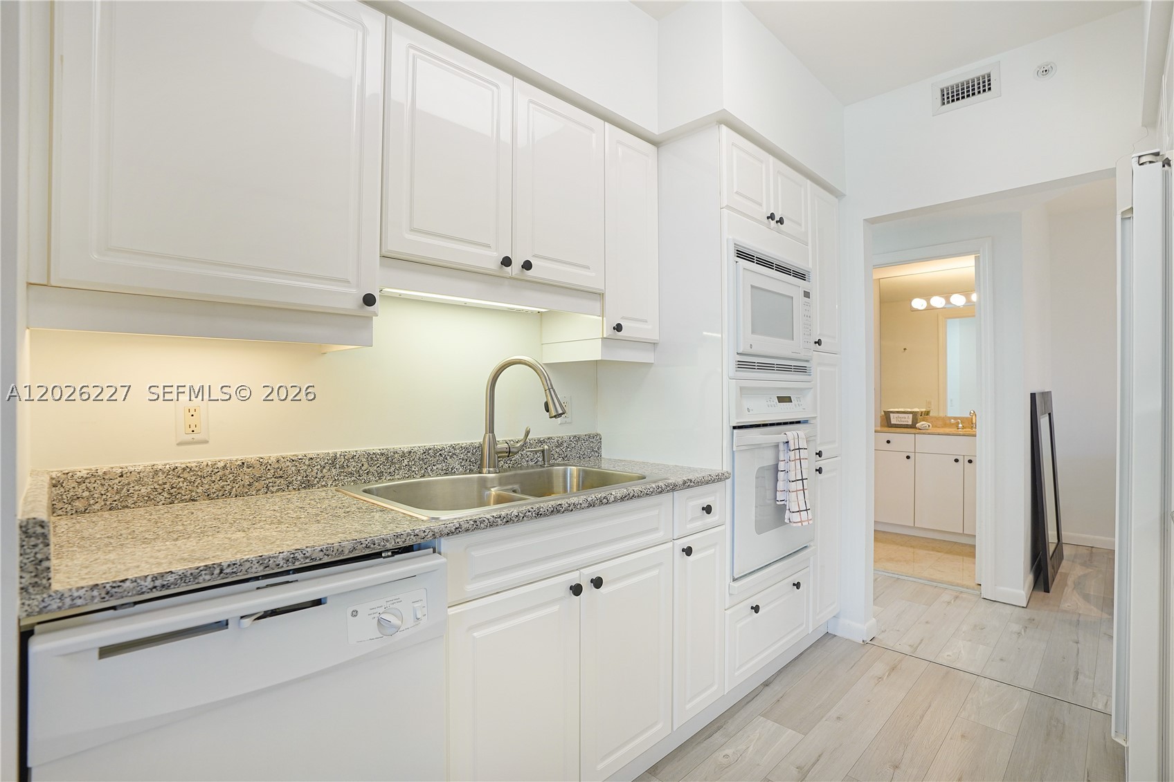 4779 Collins Ave #2908, Miami Beach FL 33140