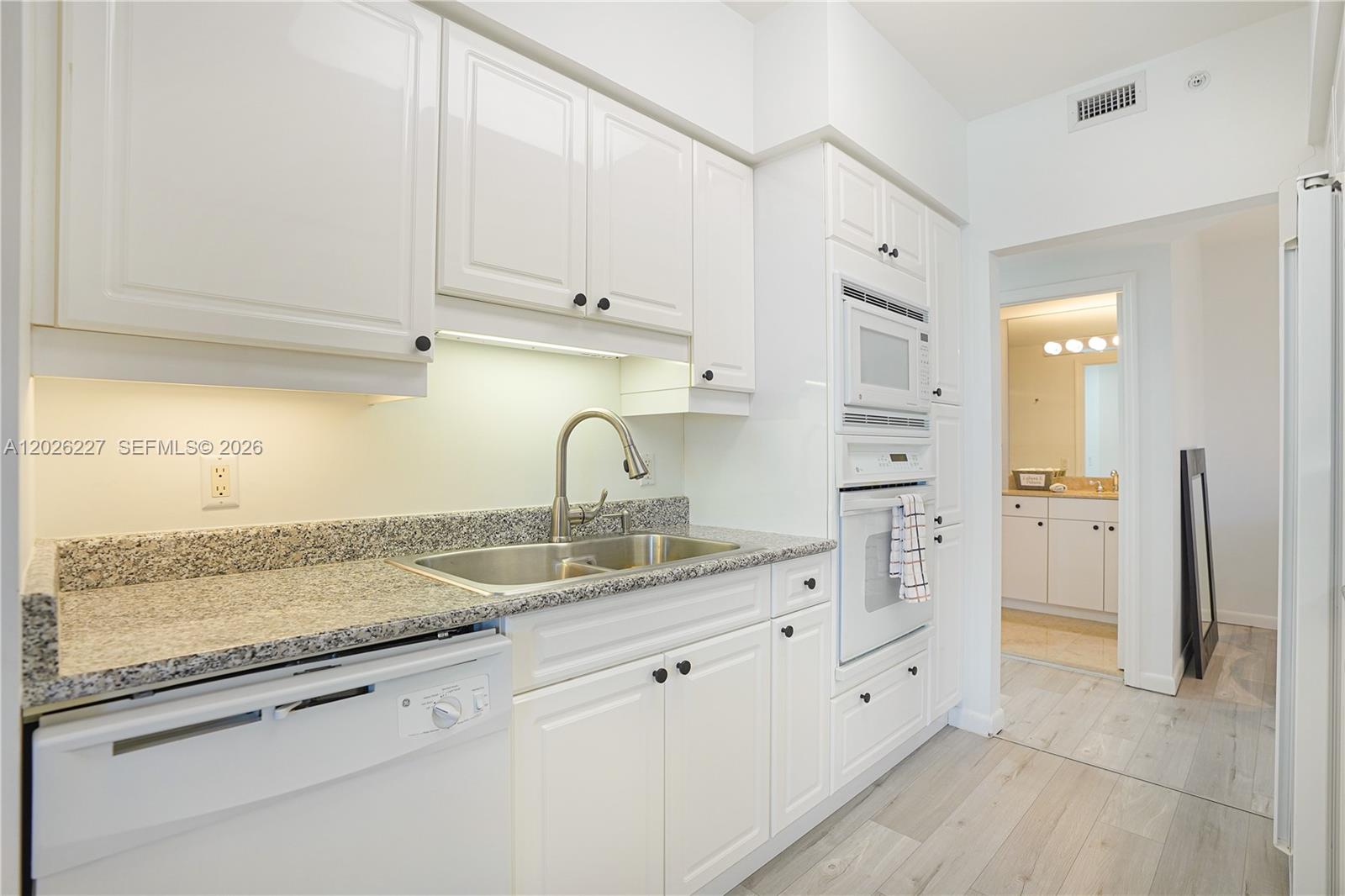 4779 Collins Ave #2908, Miami Beach FL 33140