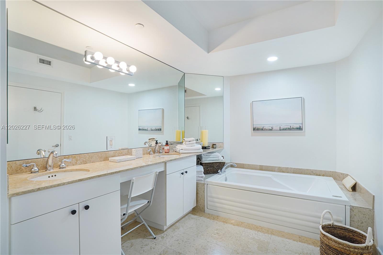 4779 Collins Ave #2908, Miami Beach FL 33140