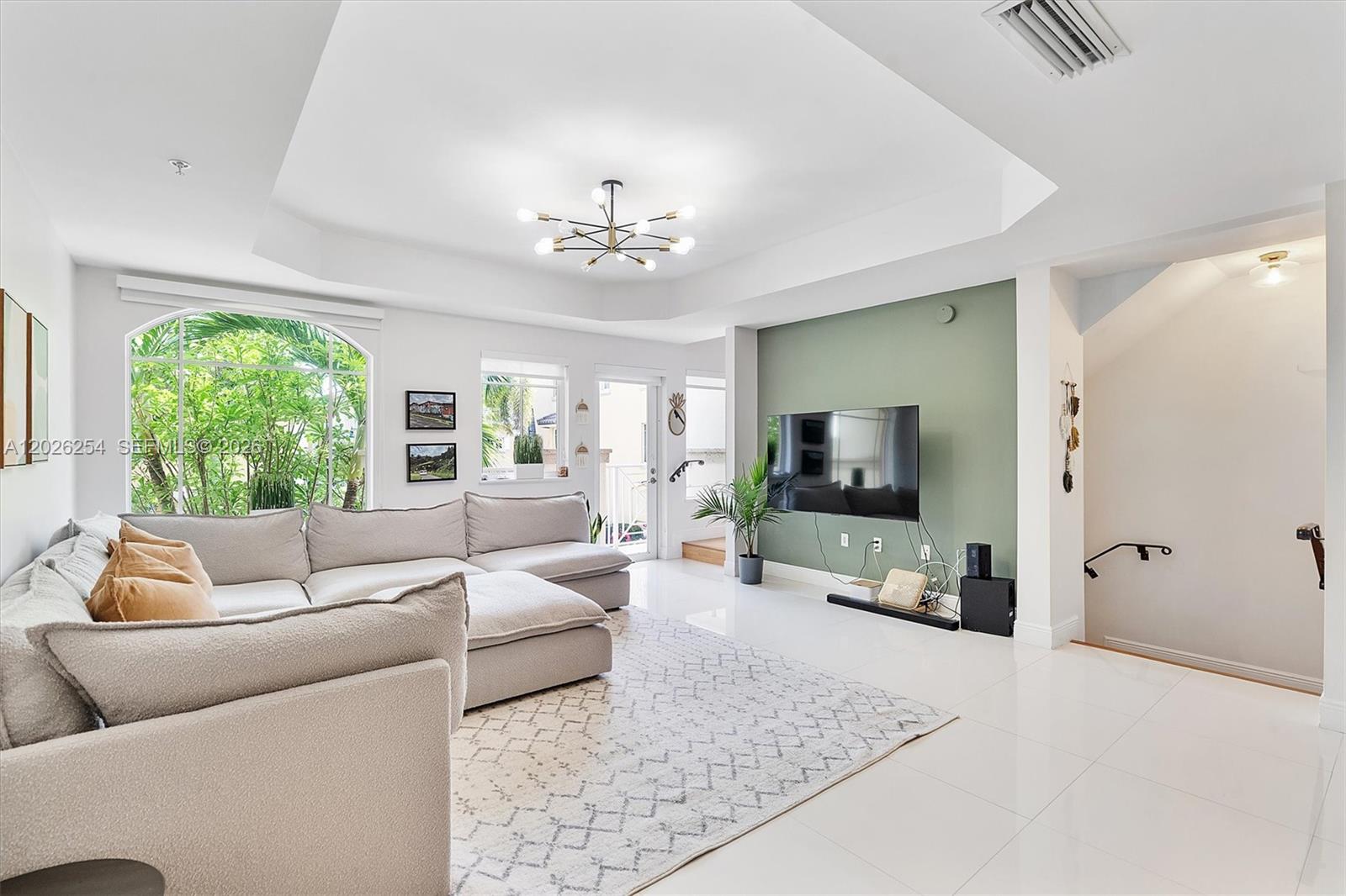 2704 NE 184th Ter, Aventura FL 33160