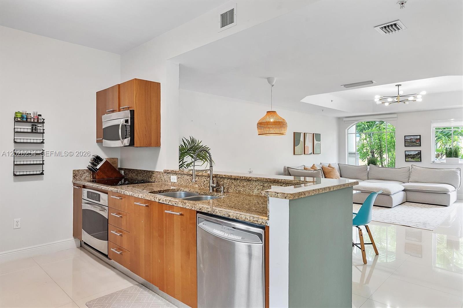 2704 NE 184th Ter, Aventura FL 33160
