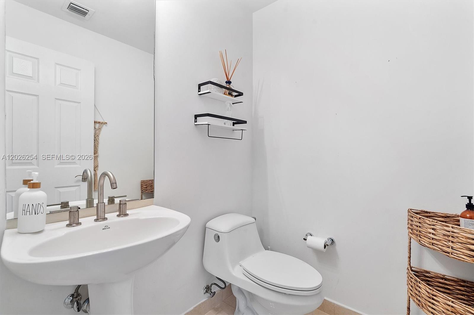 2704 NE 184th Ter, Aventura FL 33160