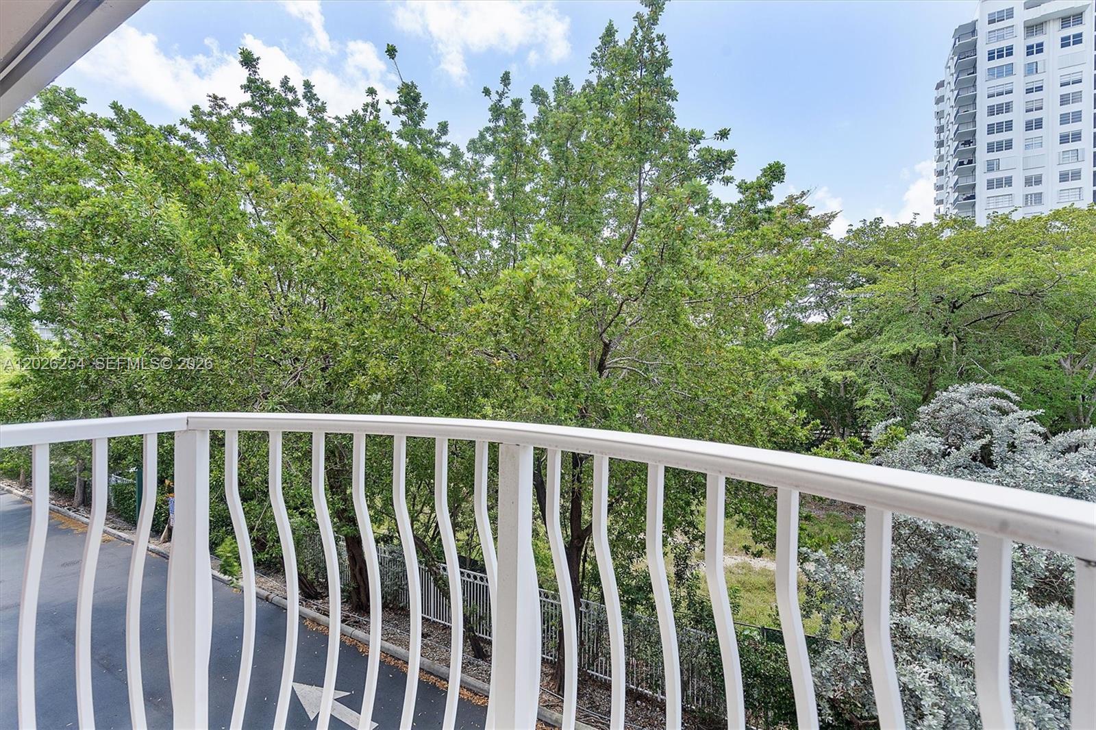 2704 NE 184th Ter, Aventura FL 33160