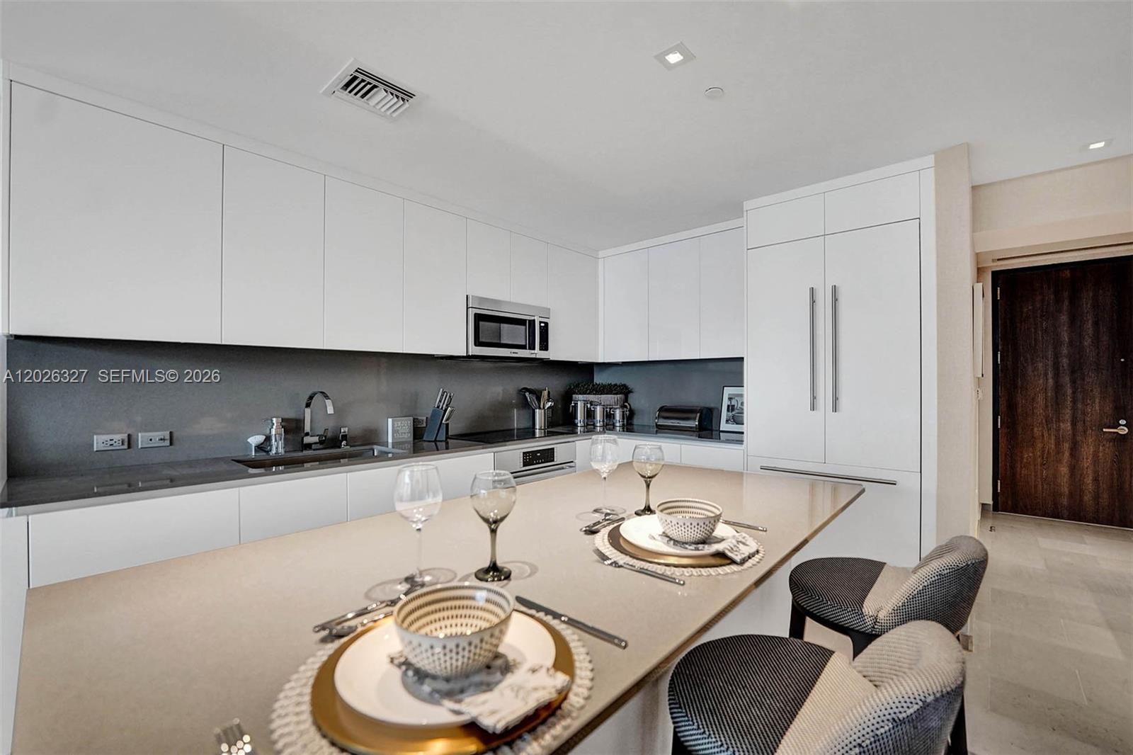 88 SW 7th St #1408, Miami FL 33130