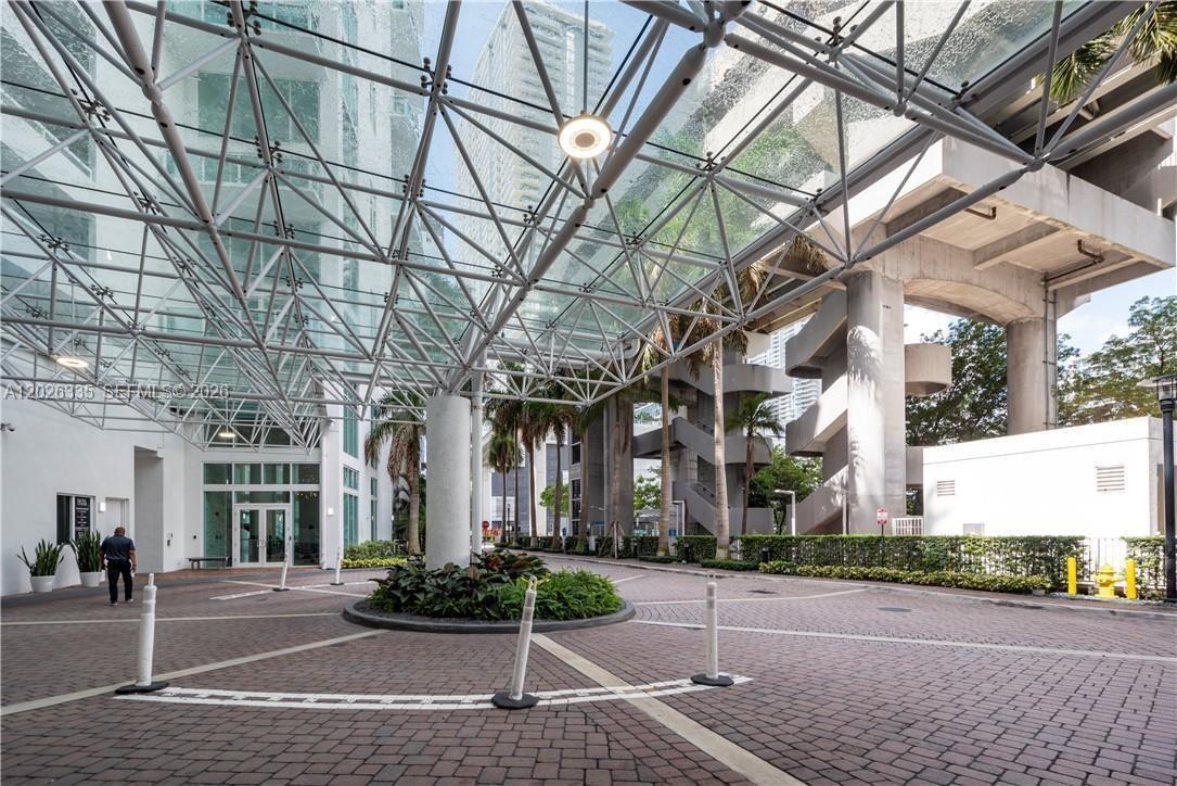 31 SE 5th St #705, Miami FL 33131