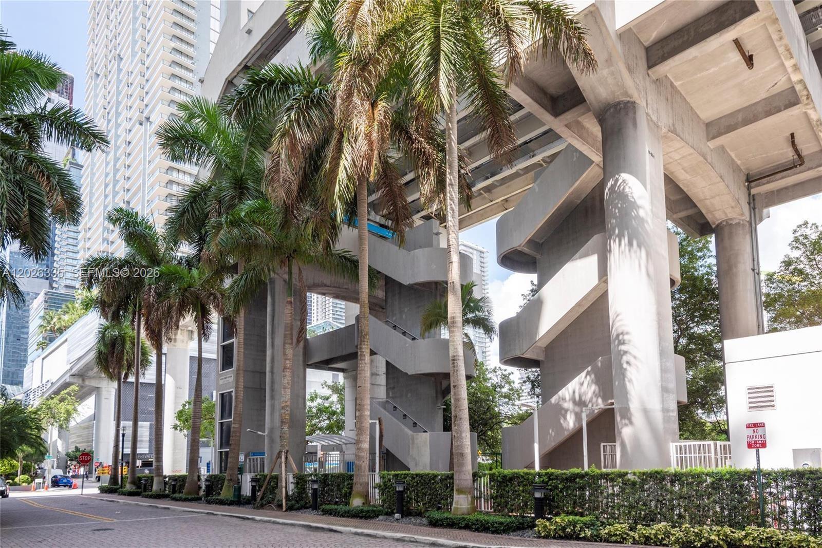 31 SE 5th St #705, Miami FL 33131