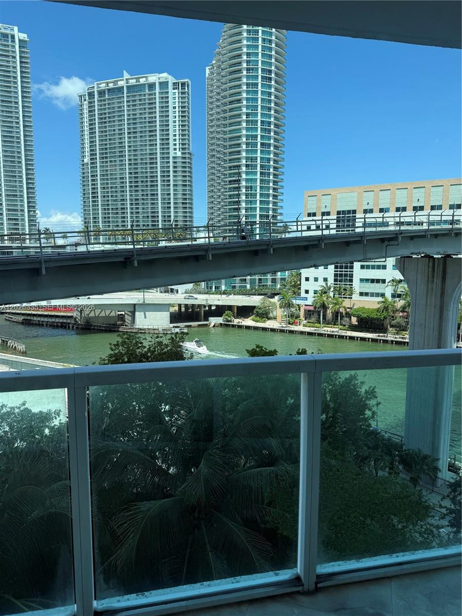 31 SE 5th St #705, Miami FL 33131