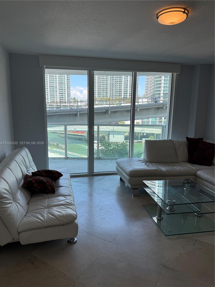 31 SE 5th St #705, Miami FL 33131