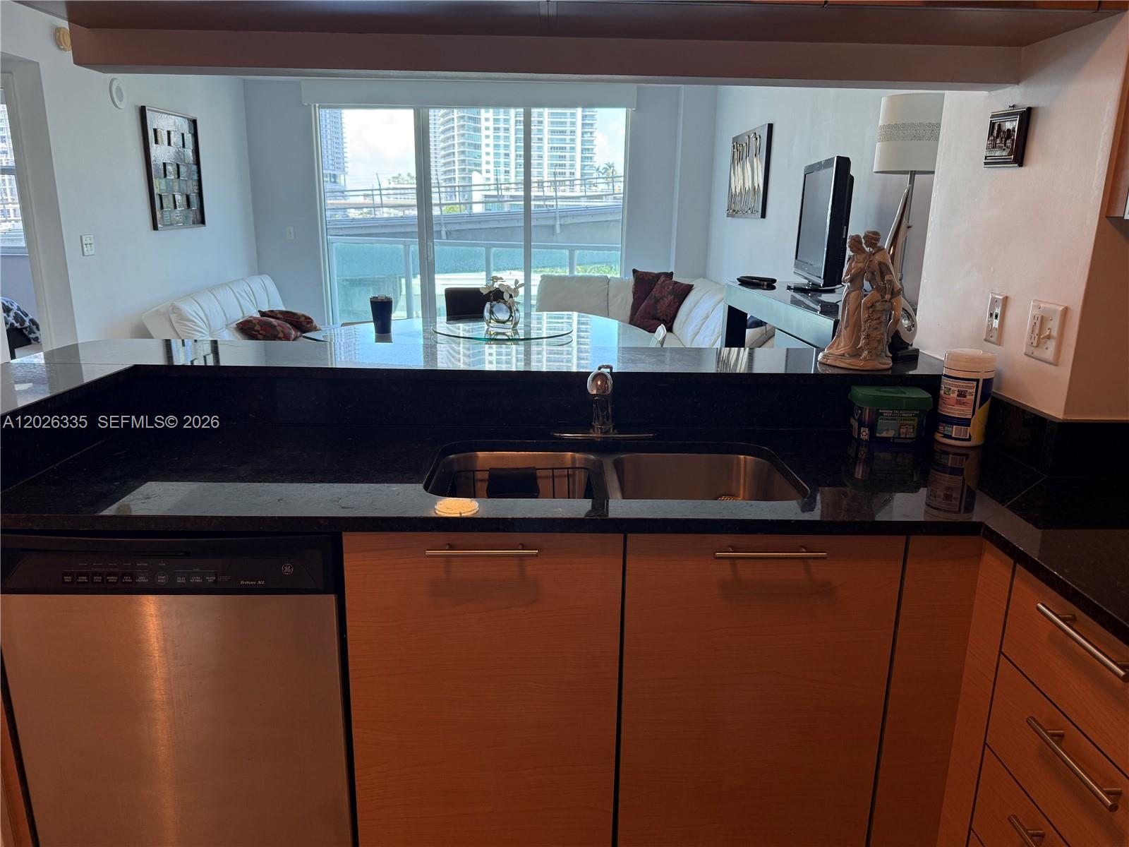 31 SE 5th St #705, Miami FL 33131