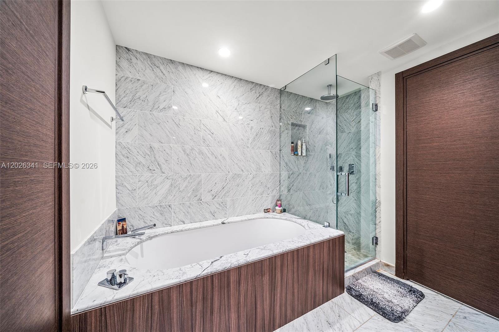 1000 Brickell Plz #2111, Miami FL 33131