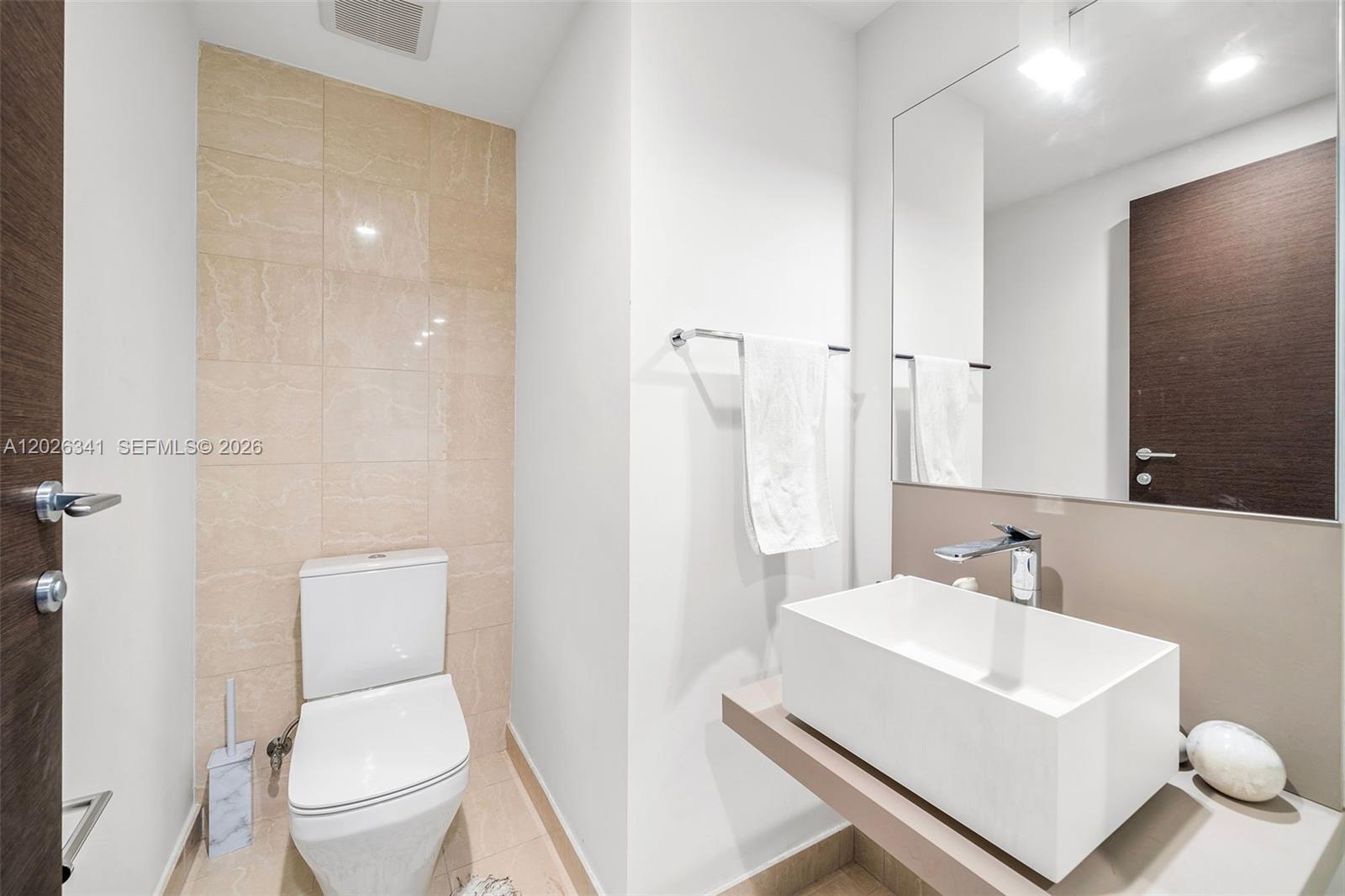 1000 Brickell Plz #2111, Miami FL 33131