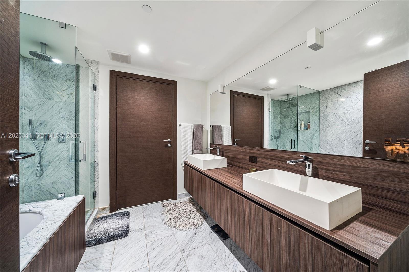 1000 Brickell Plz #2111, Miami FL 33131