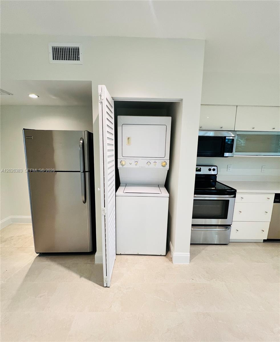 6905 Bay Dr #13, Miami Beach FL 33141
