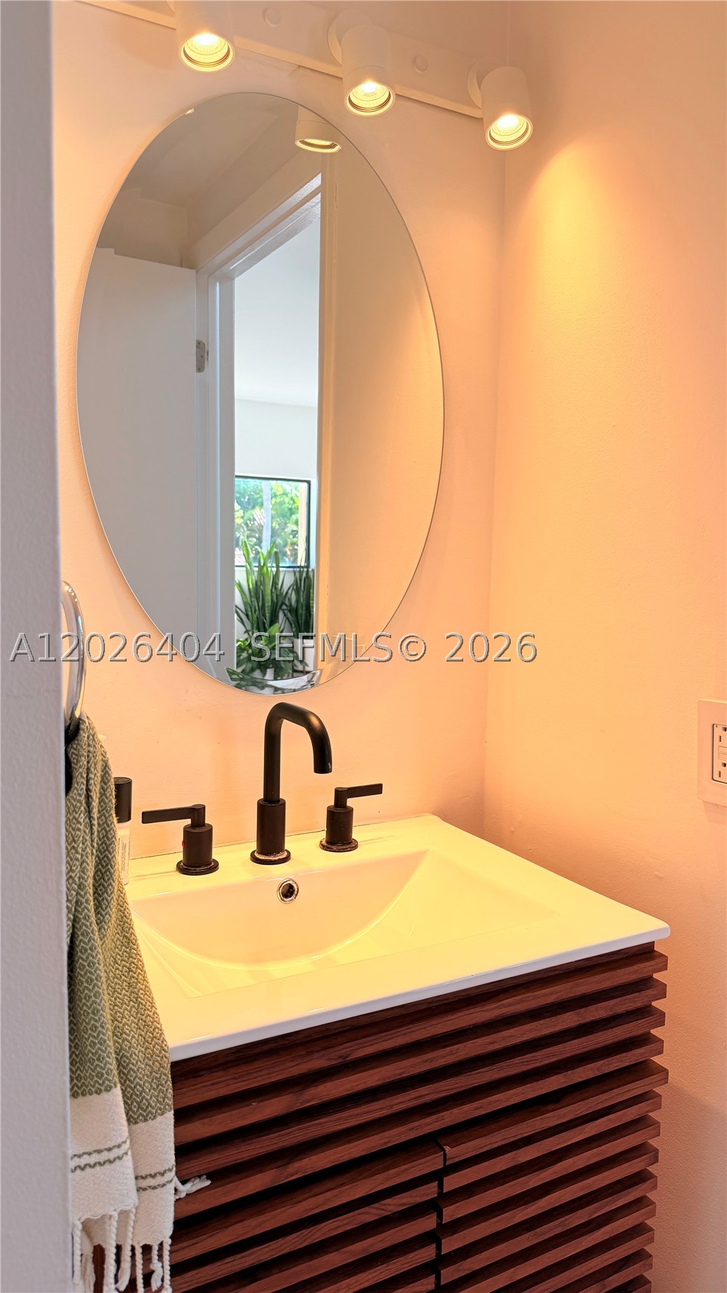 Miami FL 33129 - A12026404
