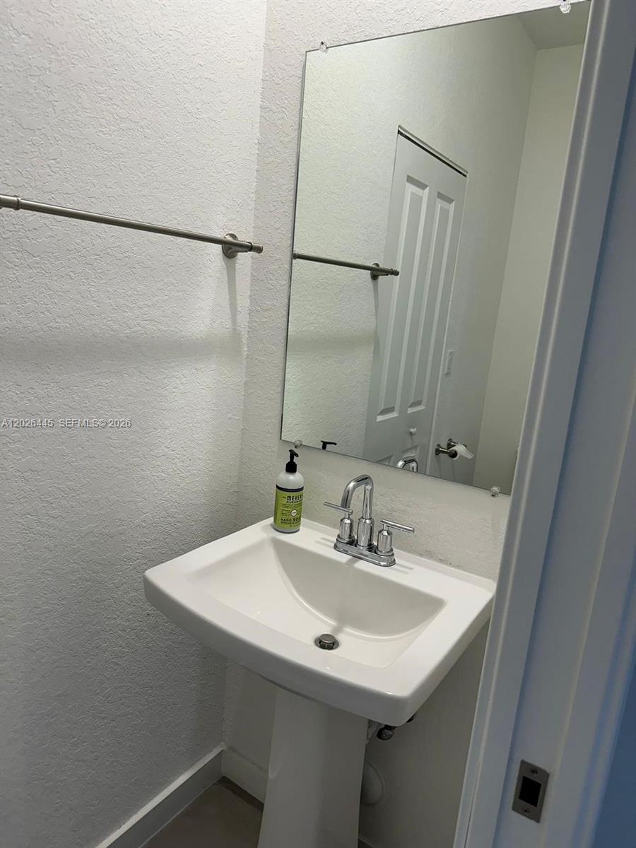 1202 NW 208th Ter #1202, Miami Gardens FL 33169