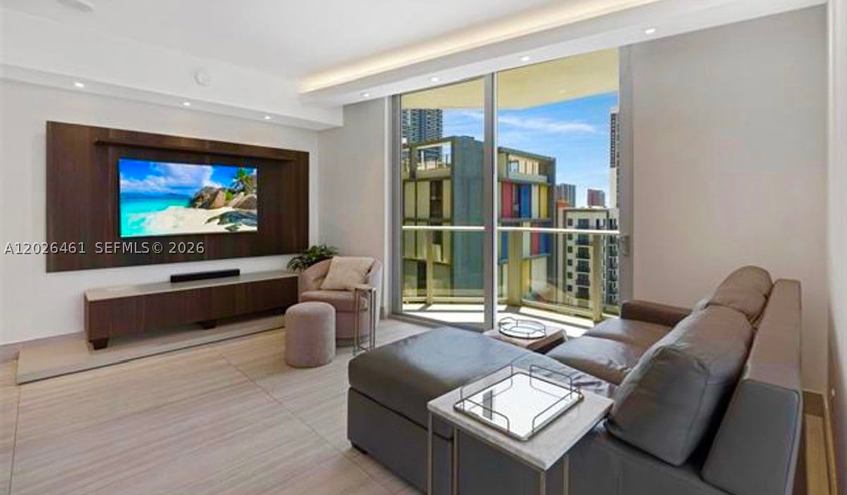 1010 SW 2nd Ave #809, Miami FL 33130