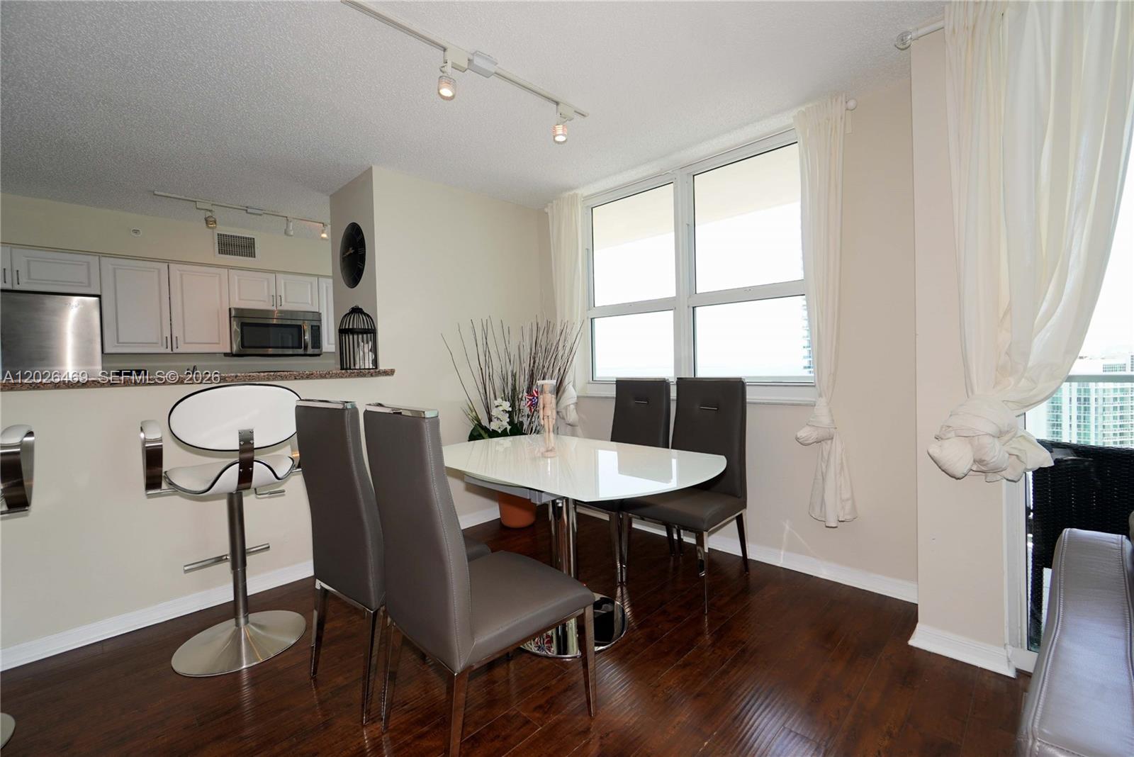 1155 Brickell Bay Dr #3301, Miami FL 33131