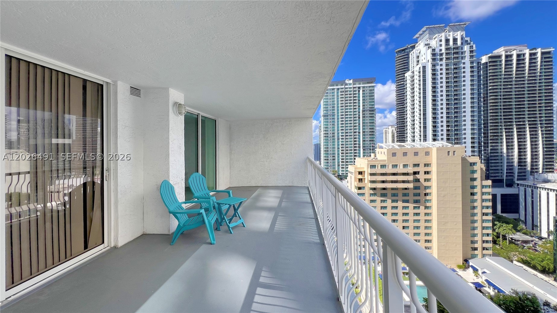 1200 Brickell Bay Dr #2814, Miami FL 33131