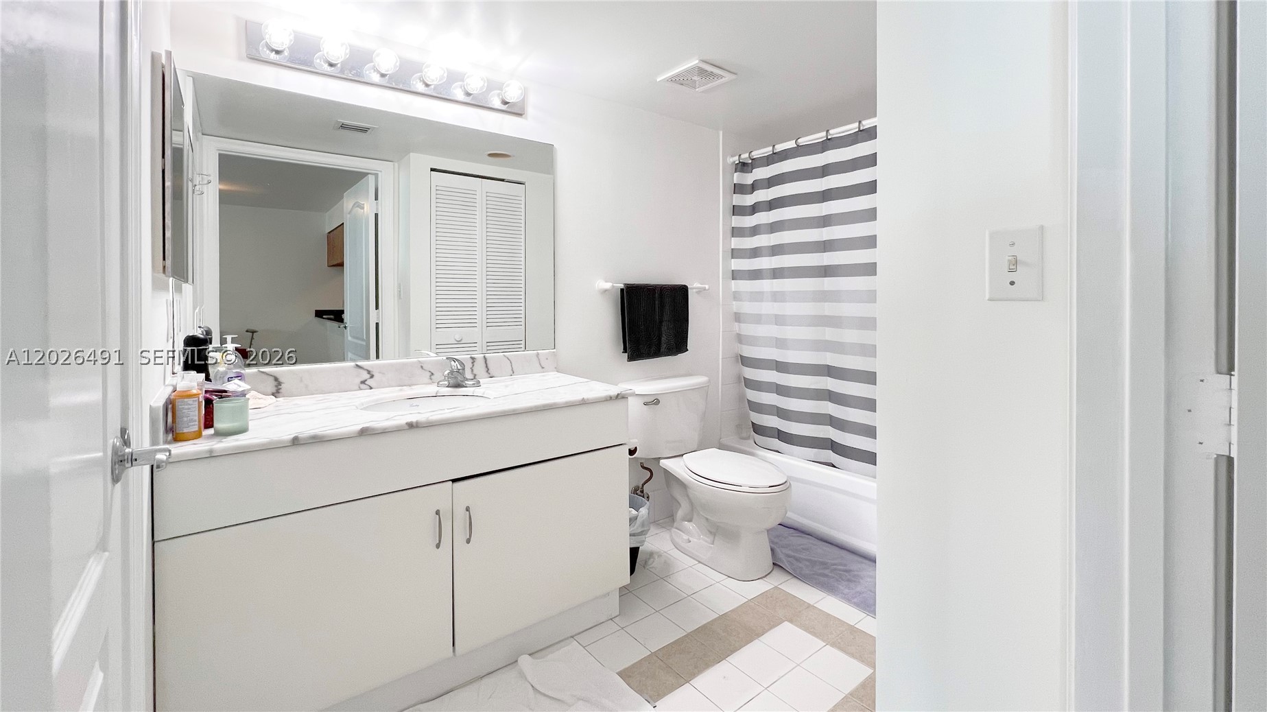 1200 Brickell Bay Dr #2814, Miami FL 33131