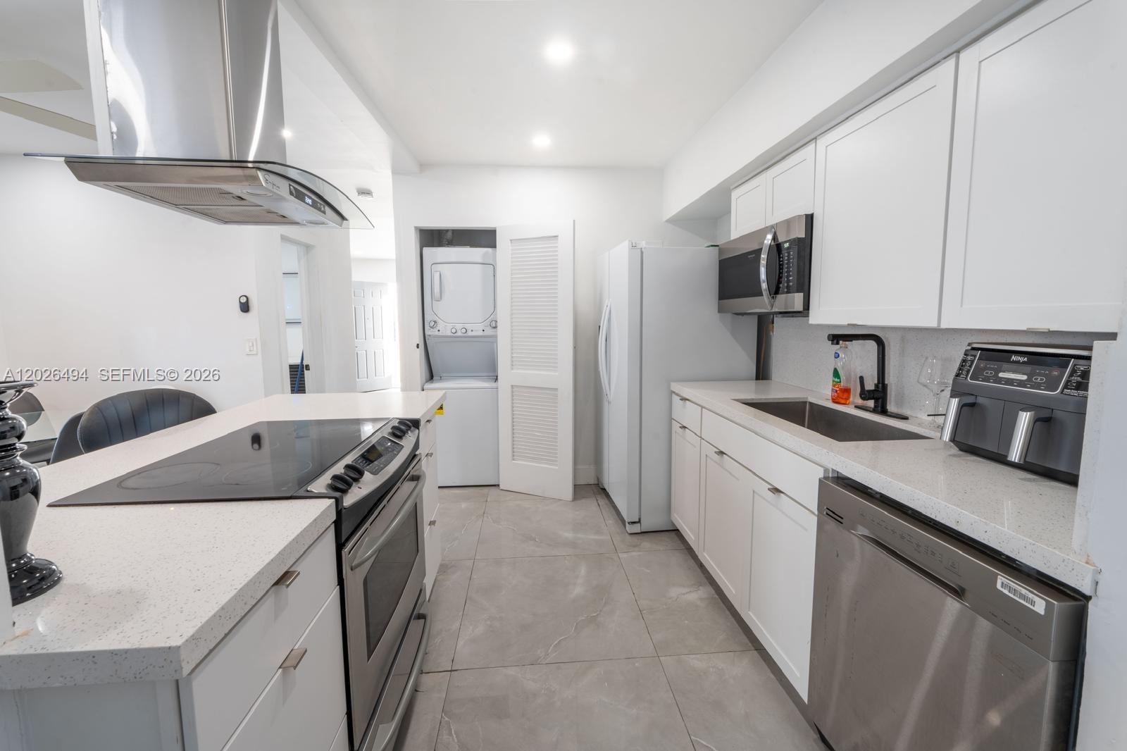 711 85th St, Miami Beach FL 33141