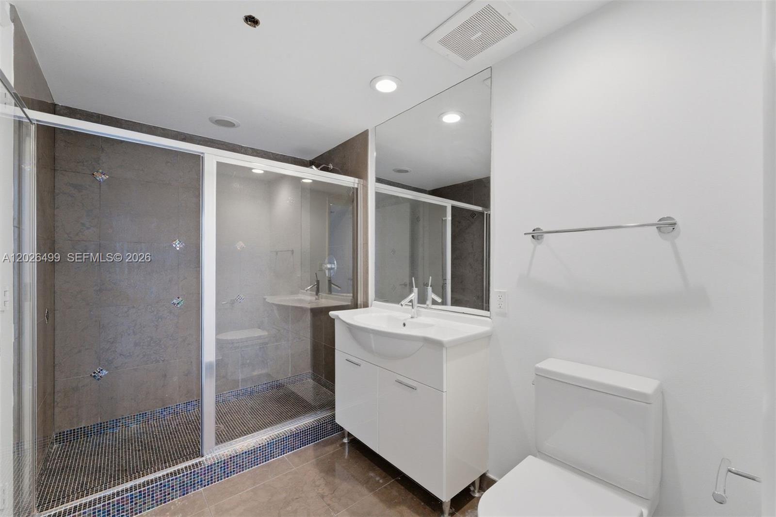 475 Brickell Ave #3513, Miami FL 33131