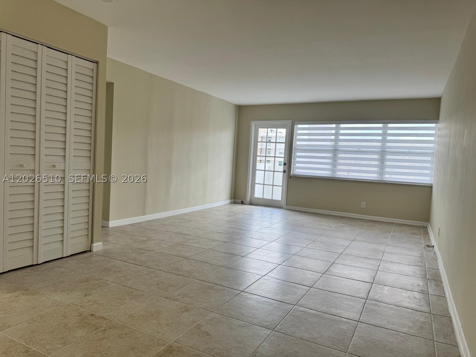 401 Golden Isles Dr #614, Hallandale Beach FL 33009