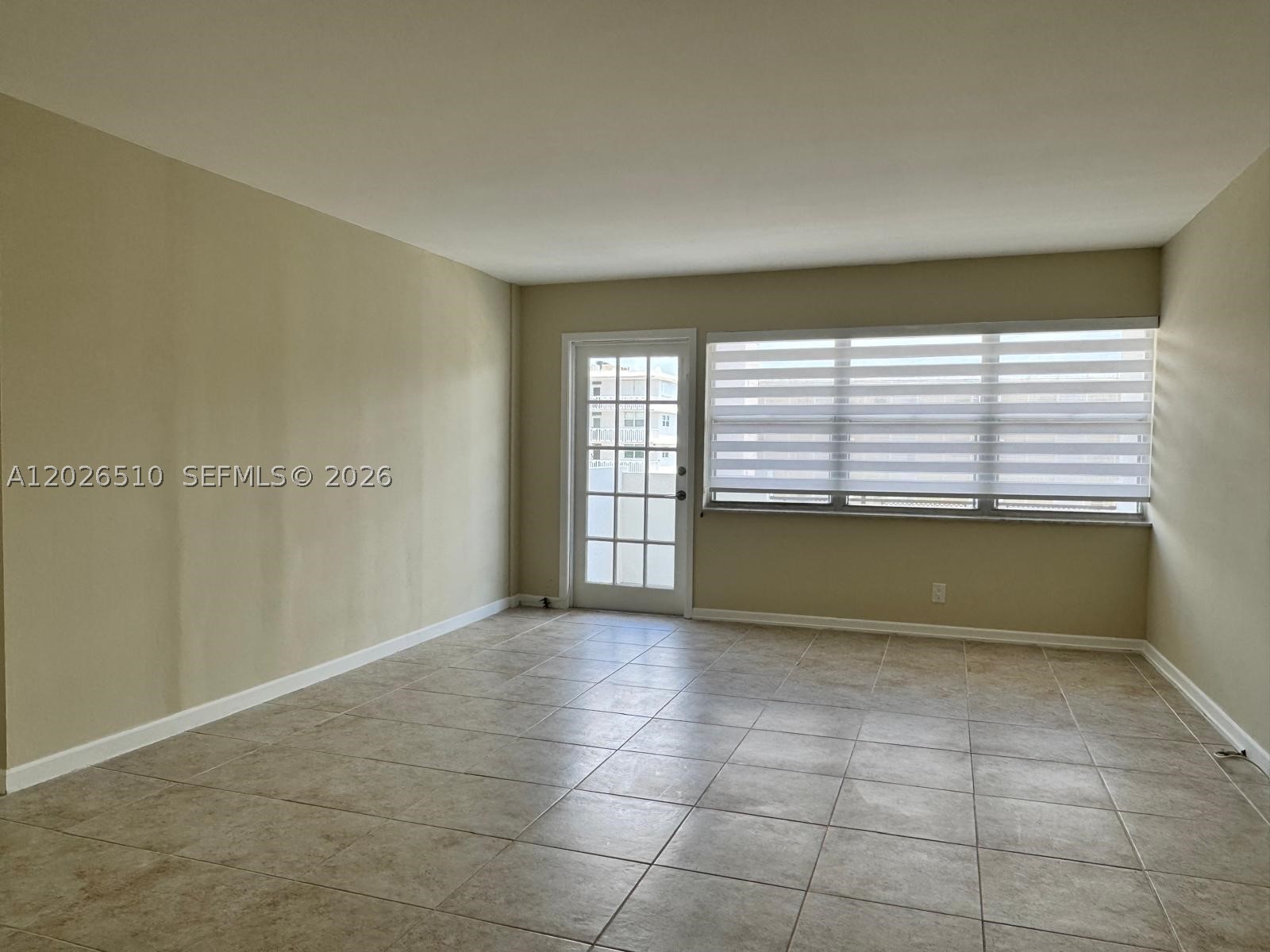401 Golden Isles Dr #614, Hallandale Beach FL 33009