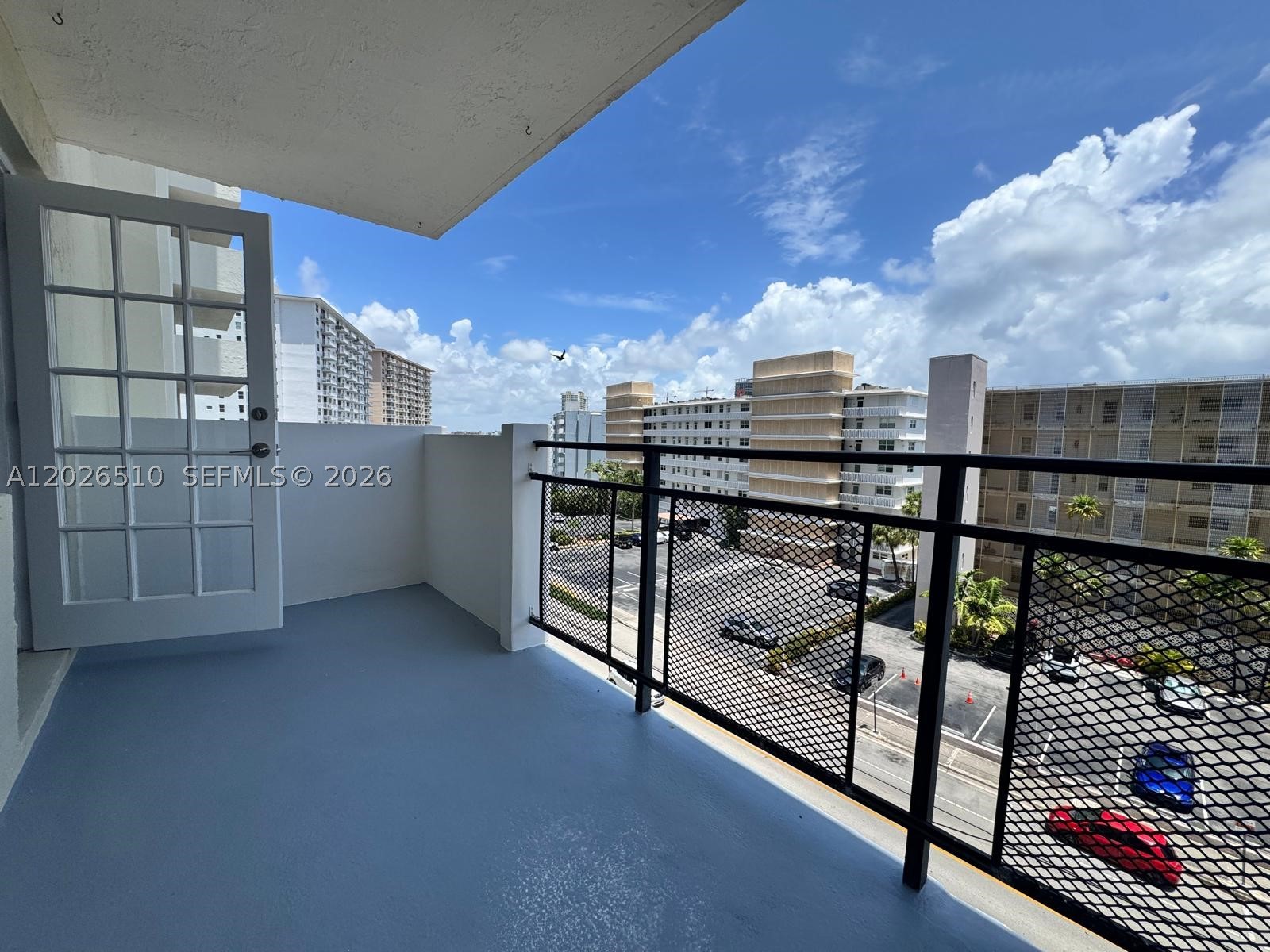 401 Golden Isles Dr #614, Hallandale Beach FL 33009