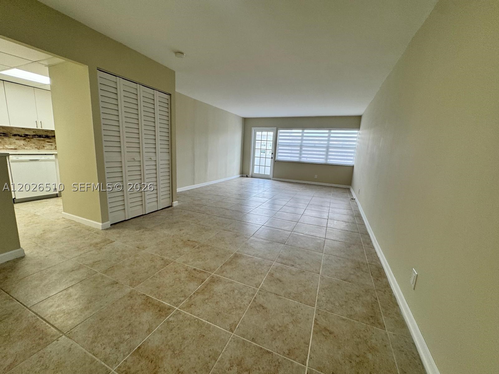 401 Golden Isles Dr #614, Hallandale Beach FL 33009