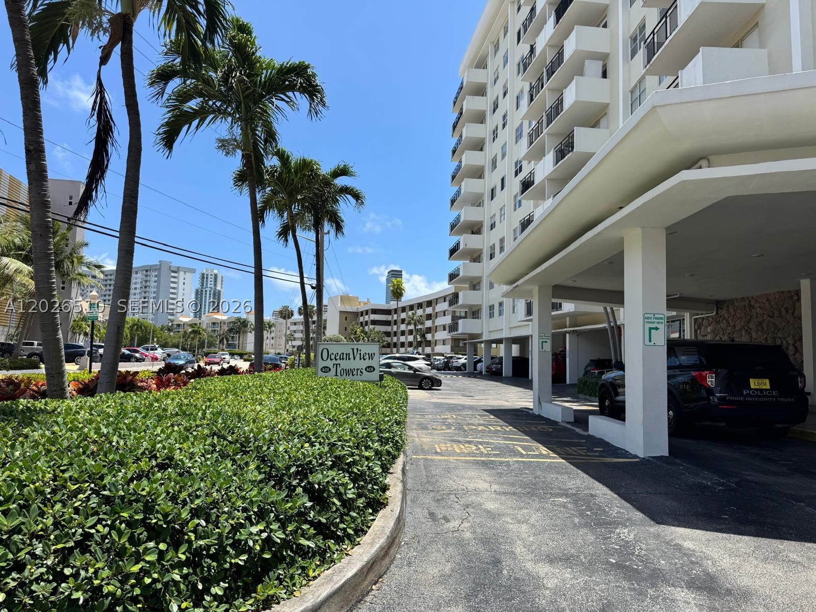401 Golden Isles Dr #614, Hallandale Beach FL 33009