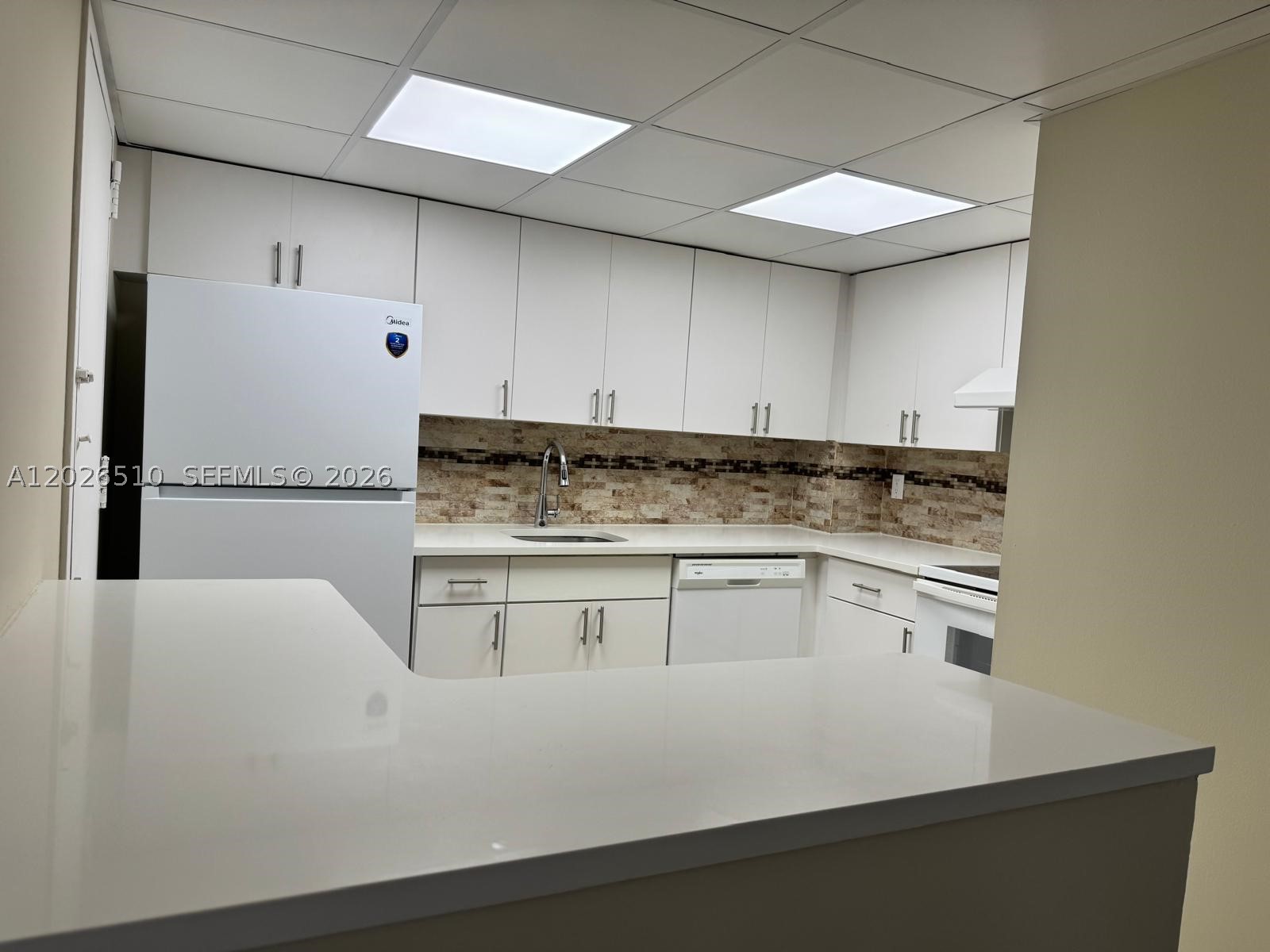 401 Golden Isles Dr #614, Hallandale Beach FL 33009