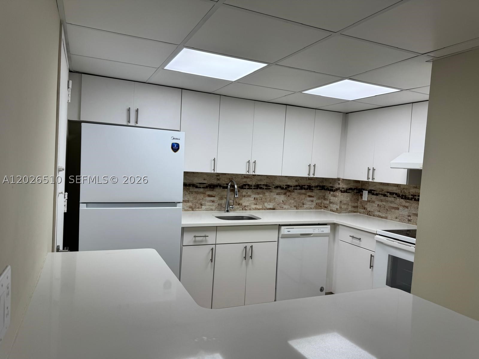 401 Golden Isles Dr #614, Hallandale Beach FL 33009
