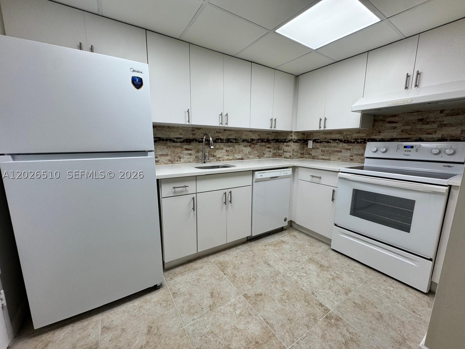 401 Golden Isles Dr #614, Hallandale Beach FL 33009