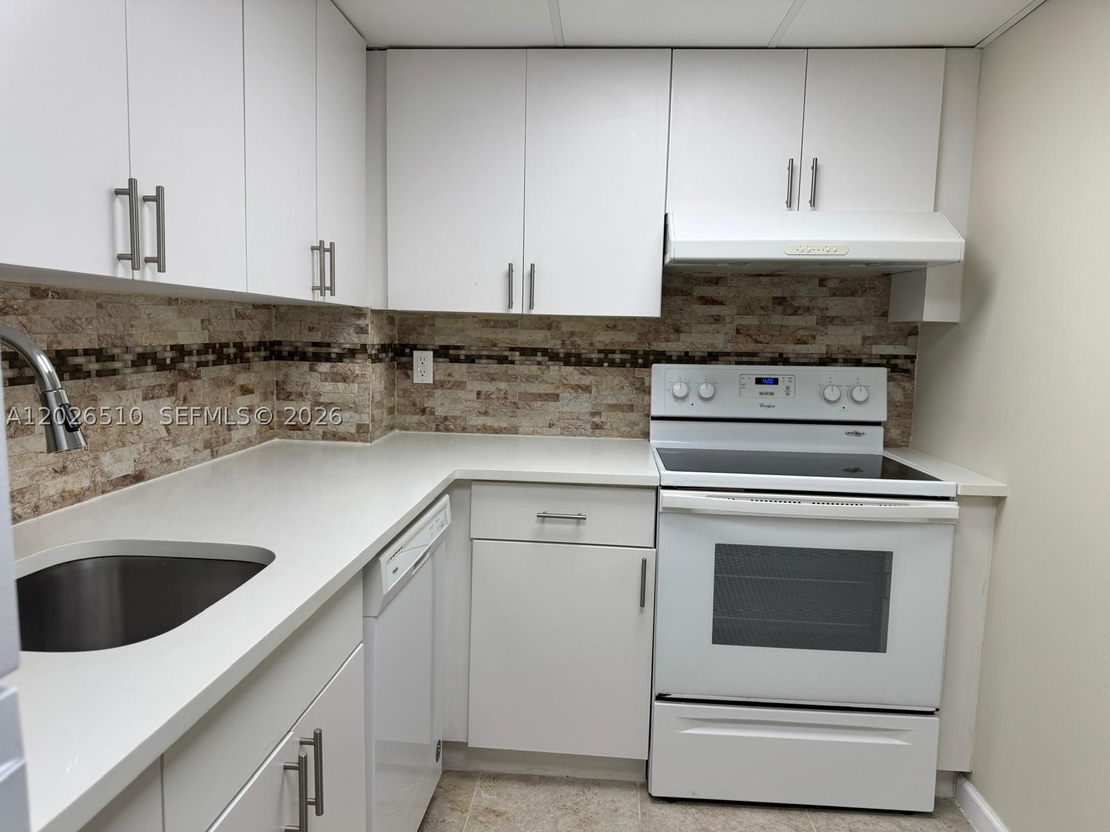 401 Golden Isles Dr #614, Hallandale Beach FL 33009