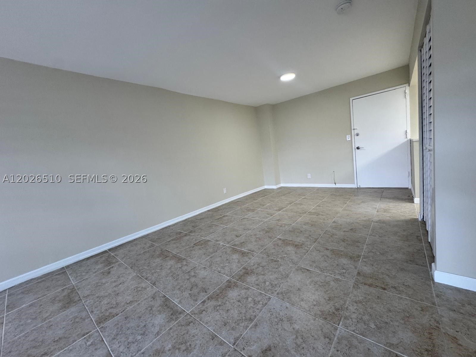 401 Golden Isles Dr #614, Hallandale Beach FL 33009