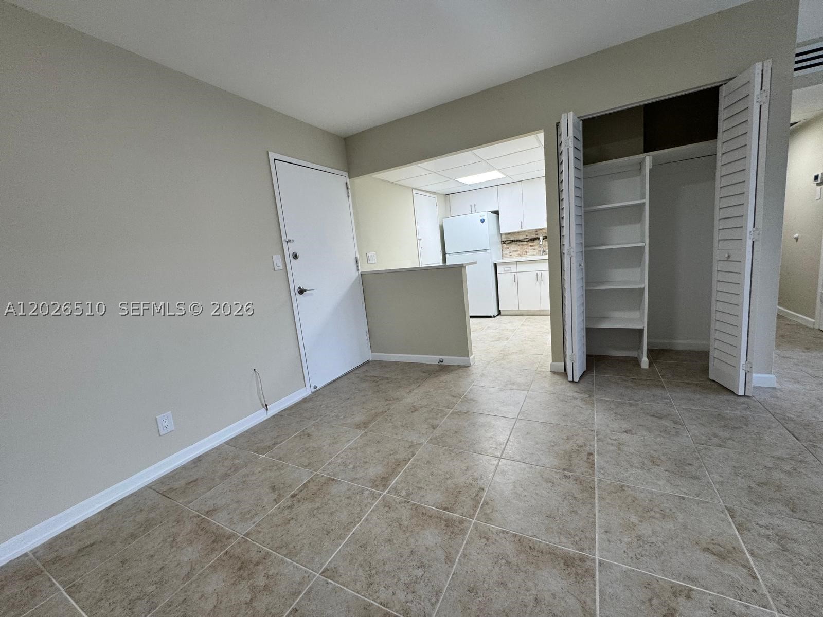 401 Golden Isles Dr #614, Hallandale Beach FL 33009